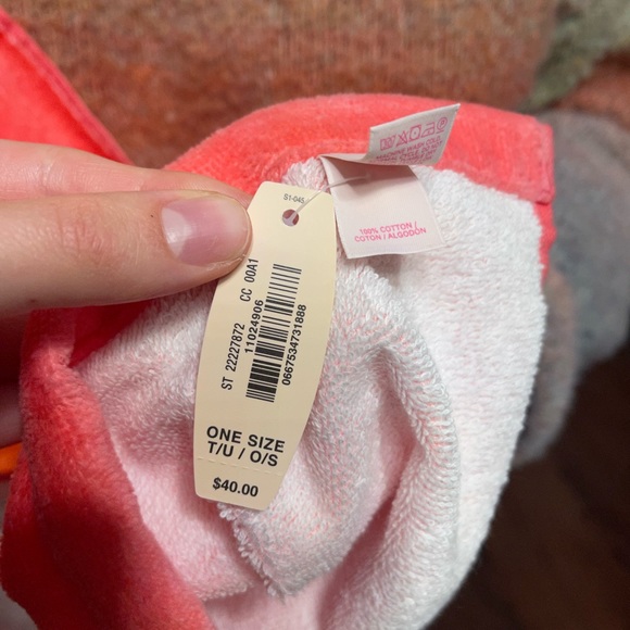 Victoria secret towel new in bag - Picture 4 of 5